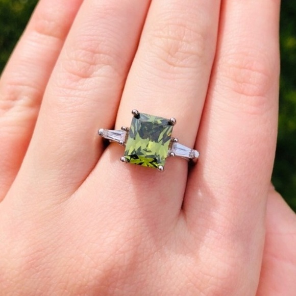 Princess Cut Peridot Sterling Silver Ring - Picture 3 of 5